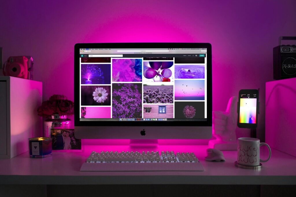 Minimal versus dynamic website animation